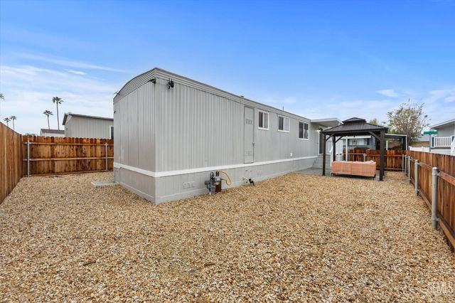 306 Kings Lane, Bakersfield, CA 93308