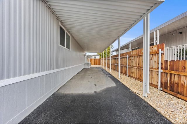 306 Kings Lane, Bakersfield, CA 93308