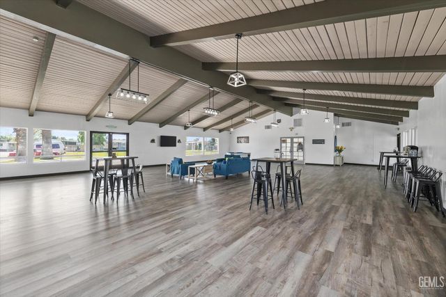 306 Kings Lane, Bakersfield, CA 93308