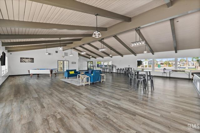 306 Kings Lane, Bakersfield, CA 93308