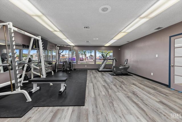 306 Kings Lane, Bakersfield, CA 93308