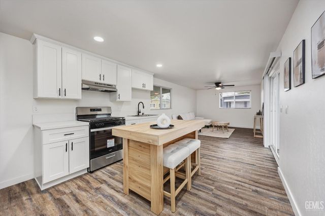 306 Kings Lane, Bakersfield, CA 93308