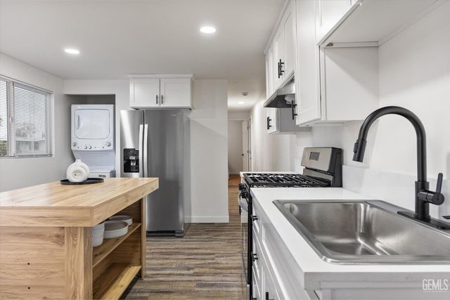 306 Kings Lane, Bakersfield, CA 93308