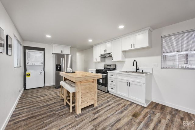 306 Kings Lane, Bakersfield, CA 93308