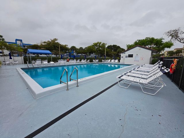 4725 Lucerne Lakes Boulevard E 106, Greenacres, FL 33467