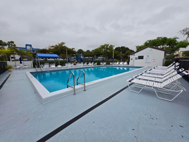 4725 Lucerne Lakes Boulevard E 106, Greenacres, FL 33467