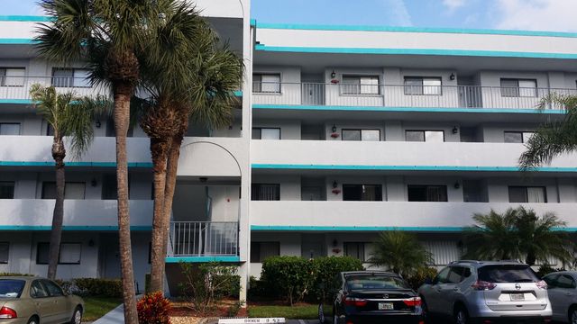 4725 Lucerne Lakes Boulevard E 106, Greenacres, FL 33467