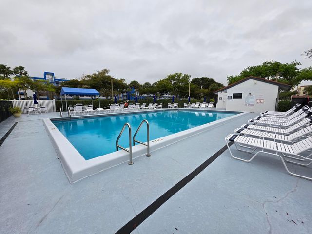 4725 Lucerne Lakes Boulevard E 106, Greenacres, FL 33467