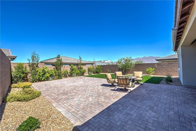 9584 SARD Lane, Las Vegas, NV 89143