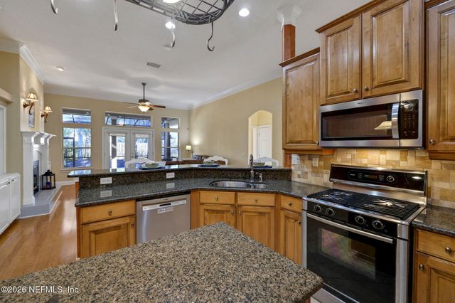 132 OAKWOOD PLANTATION Drive, Fleming Island, FL 32003