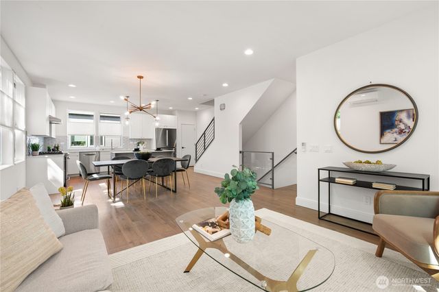 815 N 48th Street, Seattle, WA 98103