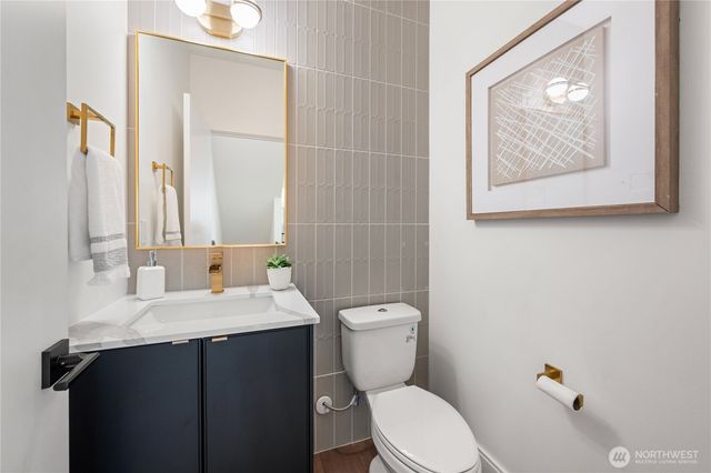 815 N 48th Street, Seattle, WA 98103