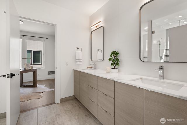 815 N 48th Street, Seattle, WA 98103