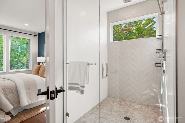 815 N 48th Street, Seattle, WA 98103