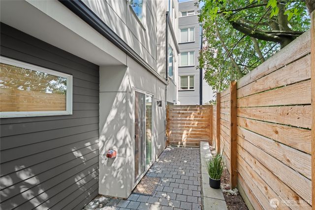 815 N 48th Street, Seattle, WA 98103