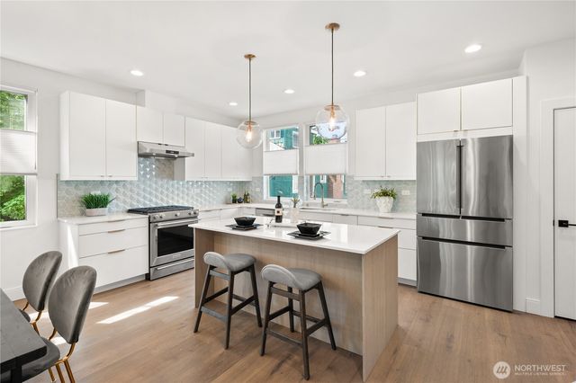 815 N 48th Street, Seattle, WA 98103