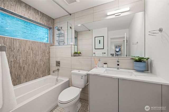 815 N 48th Street, Seattle, WA 98103