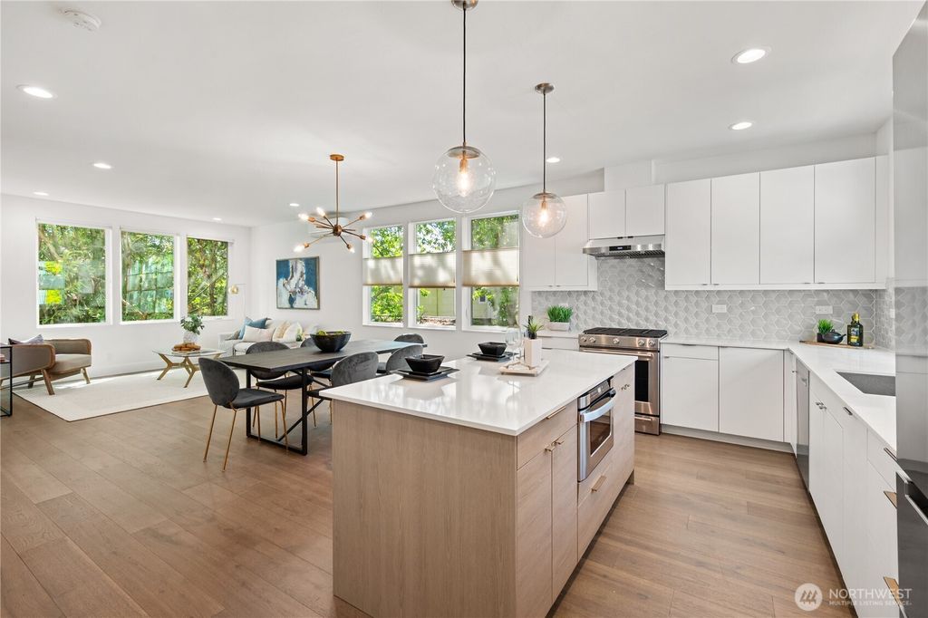 815 N 48th Street, Seattle, WA 98103