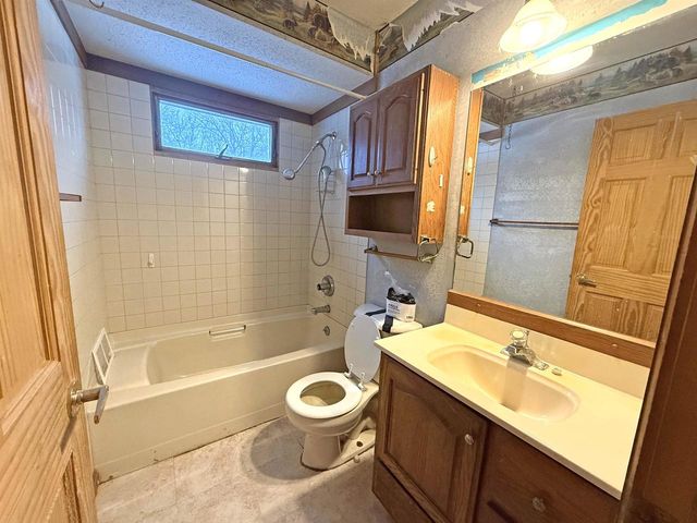 N4854 Eagle Nest Drive, Elroy, WI 53929