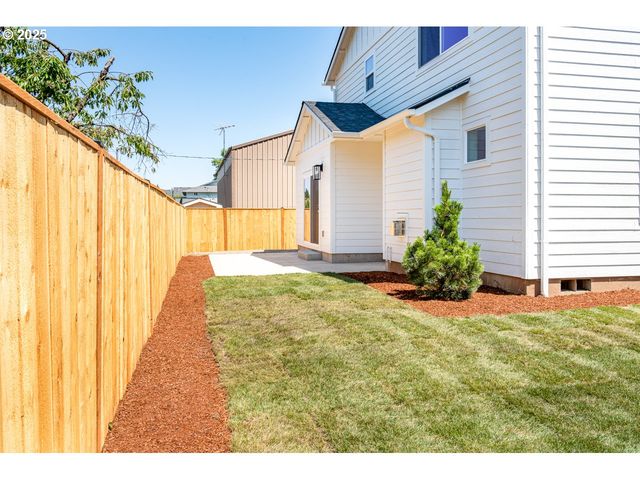 1306 Andersen Ln, Eugene, OR 97404