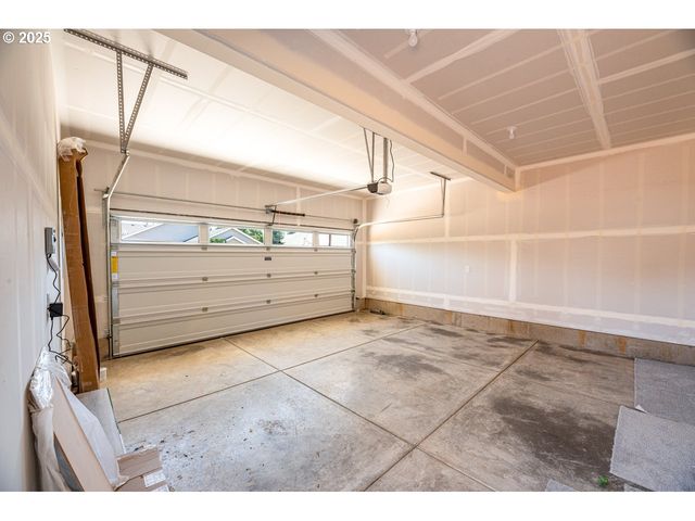 1306 Andersen Ln, Eugene, OR 97404