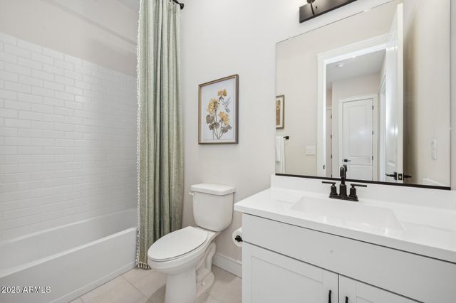 557 E Brown Way, San Tan Valley, AZ 85140