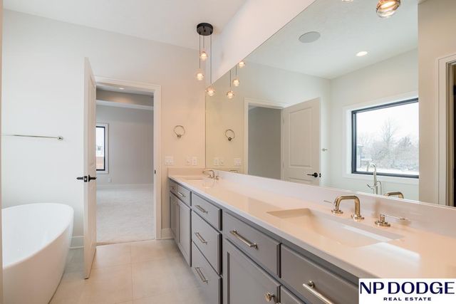 8909 Appaloosa Lane, Lincoln, NE 68520