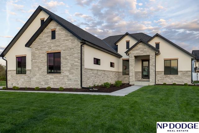 8909 Appaloosa Lane, Lincoln, NE 68520