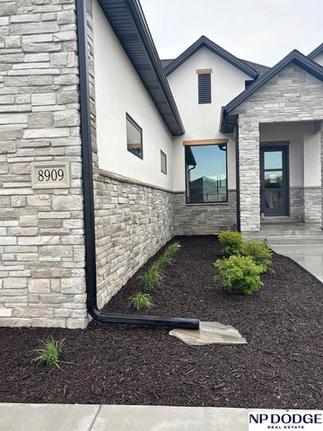 8909 Appaloosa Lane, Lincoln, NE 68520