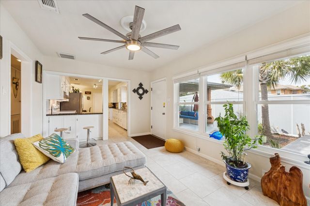 6 Cedar Lawn Circle, Galveston, TX 77551