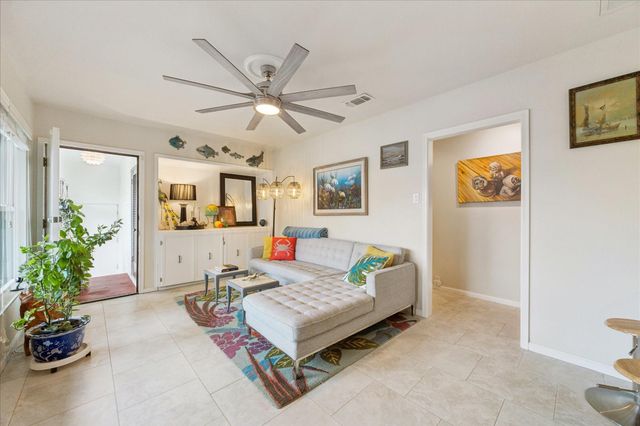 6 Cedar Lawn Circle, Galveston, TX 77551