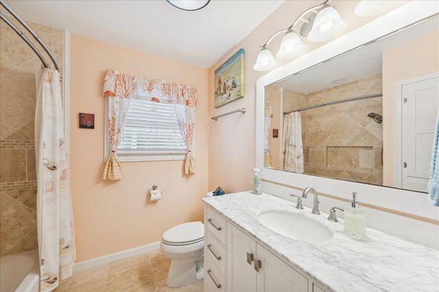 6 Cedar Lawn Circle, Galveston, TX 77551