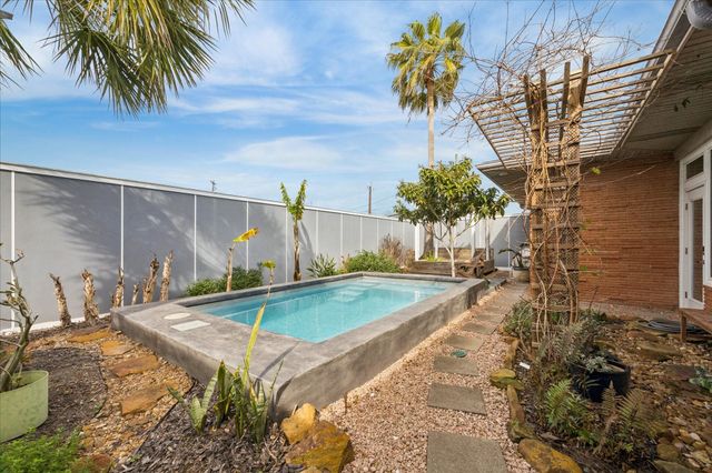 6 Cedar Lawn Circle, Galveston, TX 77551