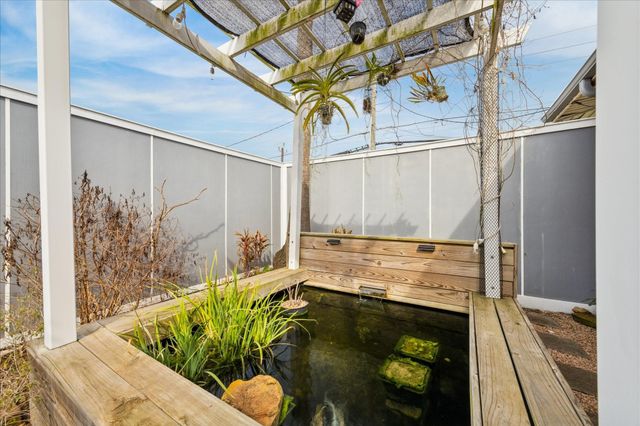 6 Cedar Lawn Circle, Galveston, TX 77551