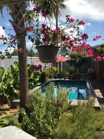 6 Cedar Lawn Circle, Galveston, TX 77551