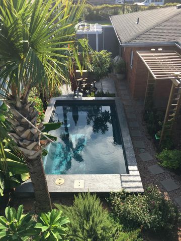 6 Cedar Lawn Circle, Galveston, TX 77551