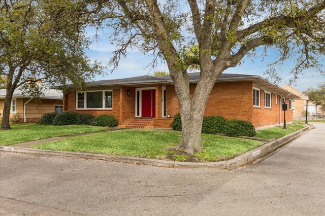 6 Cedar Lawn Circle, Galveston, TX 77551