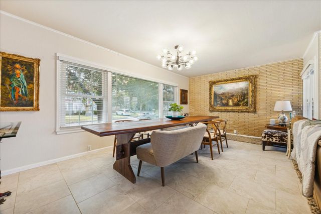 6 Cedar Lawn Circle, Galveston, TX 77551