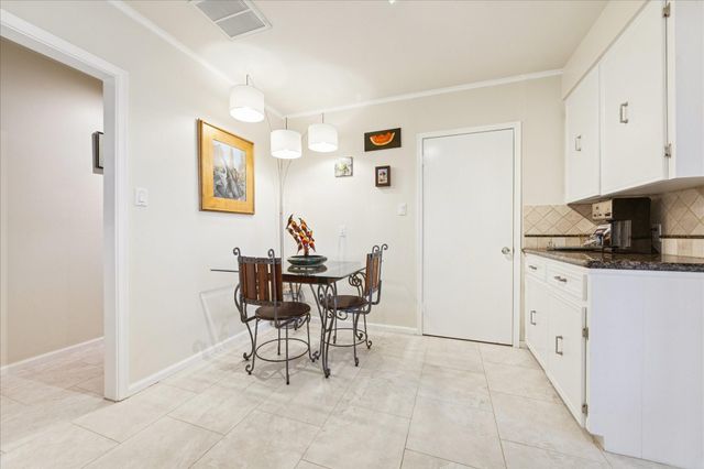 6 Cedar Lawn Circle, Galveston, TX 77551