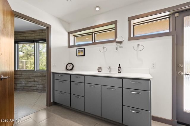 6111 N PALO CRISTI Road, Paradise Valley, AZ 85253
