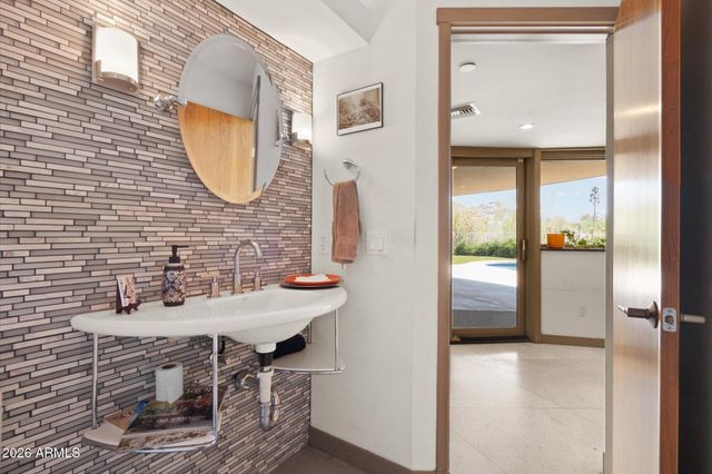 6111 N PALO CRISTI Road, Paradise Valley, AZ 85253