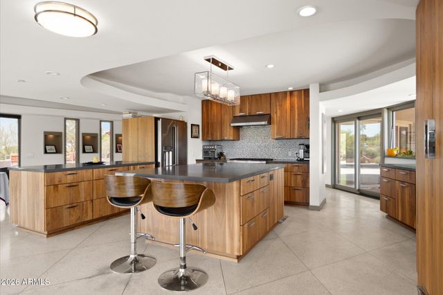 6111 N PALO CRISTI Road, Paradise Valley, AZ 85253
