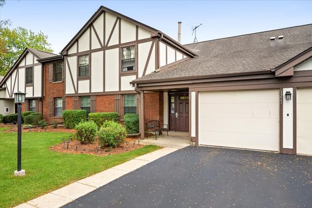 1221 Plum Tree Court D1, Schaumburg, IL 60193