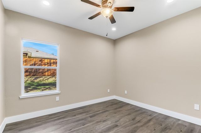 427 E Castleshoals DR, Granite Shoals, TX 78654