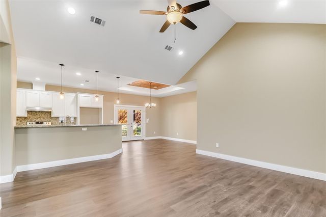 427 E Castleshoals DR, Granite Shoals, TX 78654