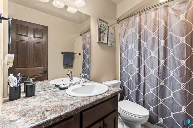 1108 N Mossy Oak Ave Avenue, Sioux Falls, SD 57103