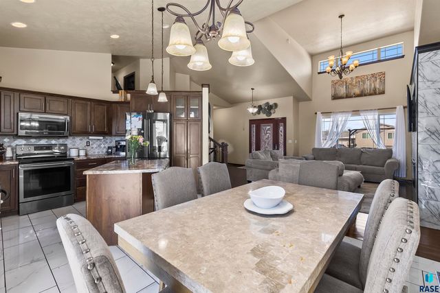 1108 N Mossy Oak Ave Avenue, Sioux Falls, SD 57103