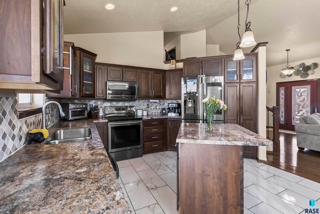 1108 N Mossy Oak Ave Avenue, Sioux Falls, SD 57103