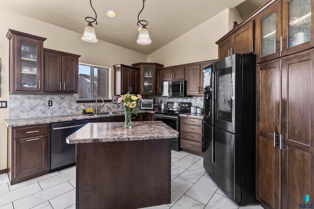 1108 N Mossy Oak Ave Avenue, Sioux Falls, SD 57103