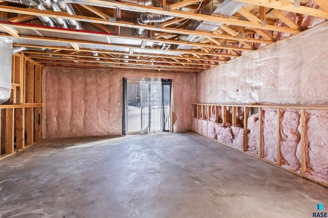 1108 N Mossy Oak Ave Avenue, Sioux Falls, SD 57103